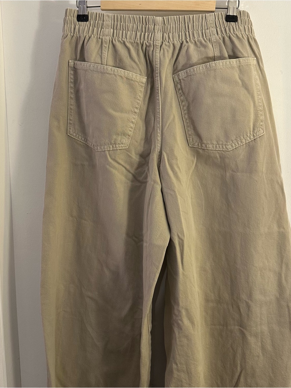 Old Navy Wide-Leg Drawstring Pants in Light Khaki - Picture 9 of 11